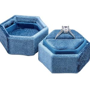 BEATRIX & LUCA Velvet Ring Box/Ring Holder